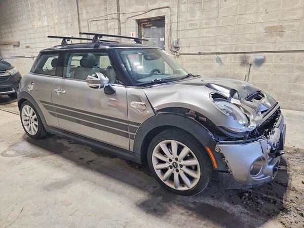 2017 MINI COOPER — Passenger 3/4