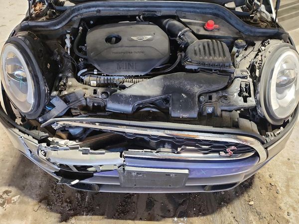 2017 MINI COOPER — Engine bay