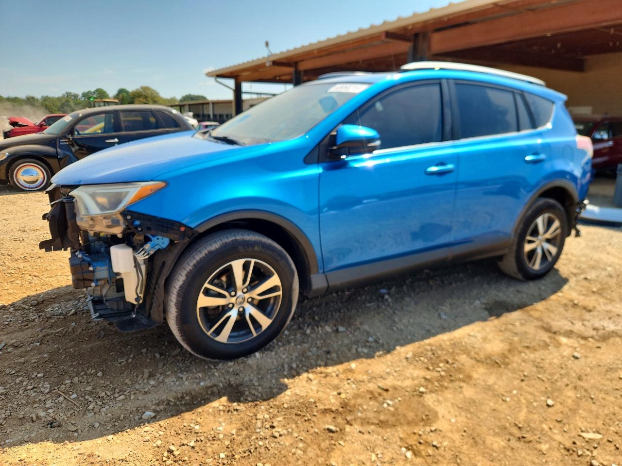 2018 TOYOTA RAV4 — Front 3/4