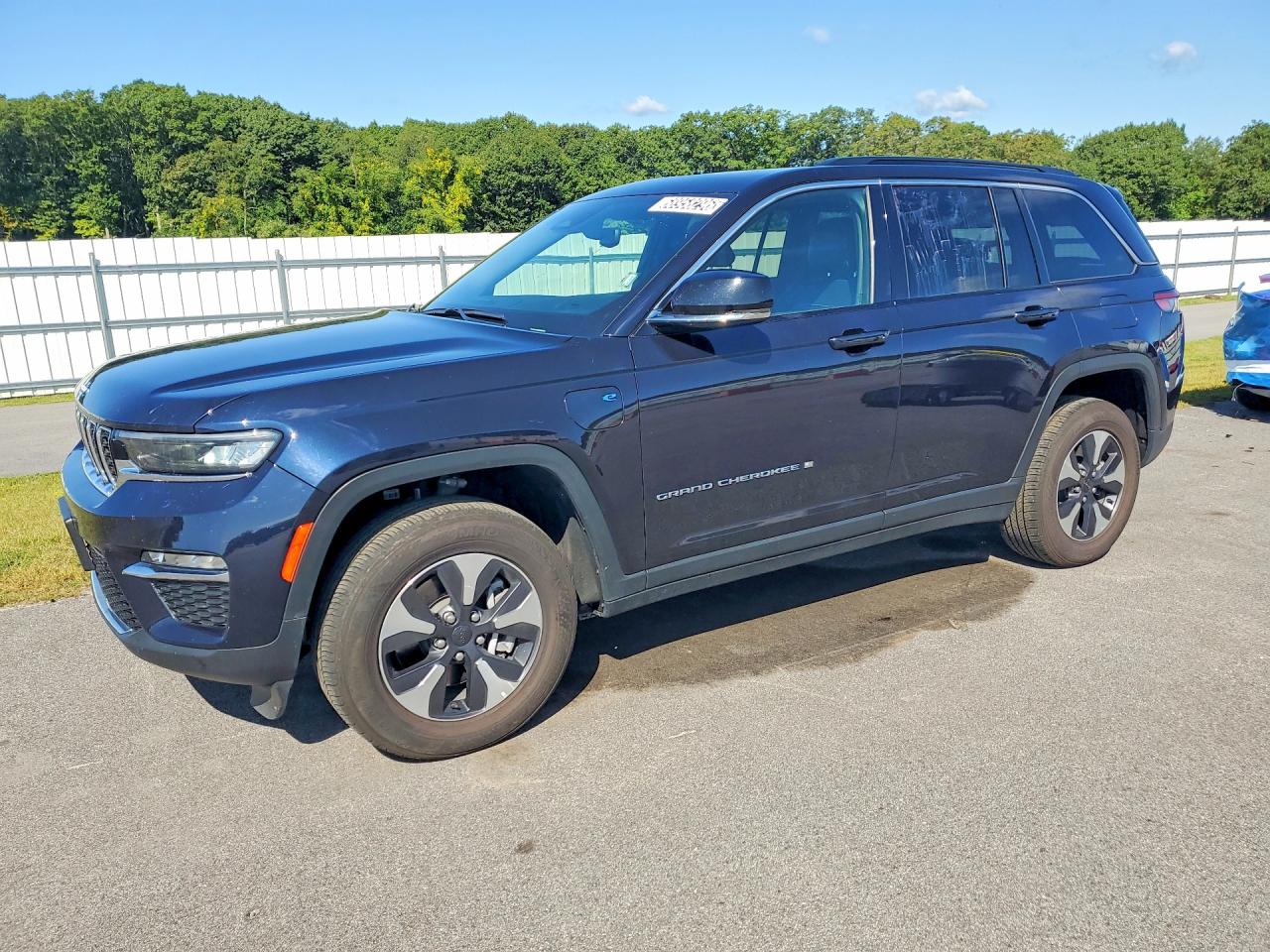 2024 JEEP GRAND CHEROKEE Limited 4XE — Front 3/4