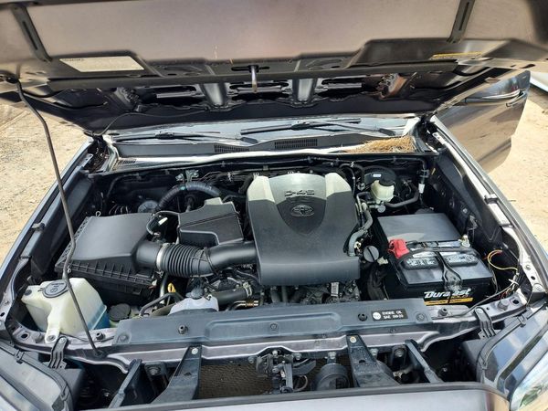 2016 TOYOTA TACOMA — Engine bay