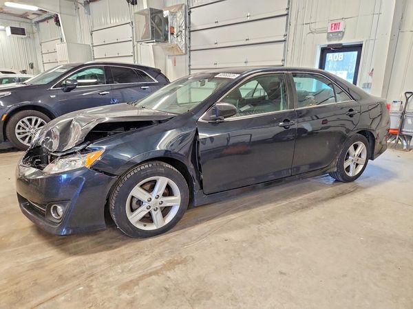 2014 TOYOTA CAMRY