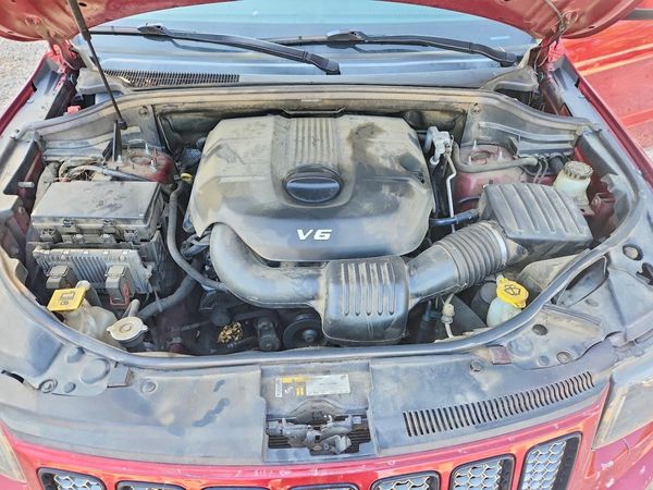 2015 JEEP GRAND CHEROKEE Laredo — Engine bay