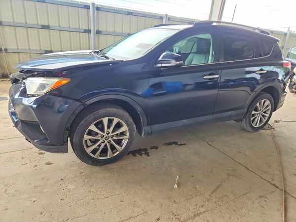 2017 TOYOTA RAV4 — Front 3/4
