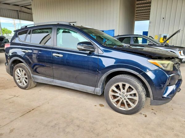 2017 TOYOTA RAV4 — Passenger 3/4