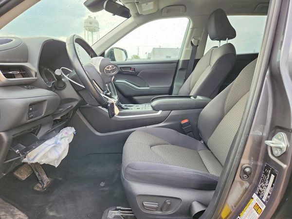 2021 TOYOTA HIGHLANDER LE