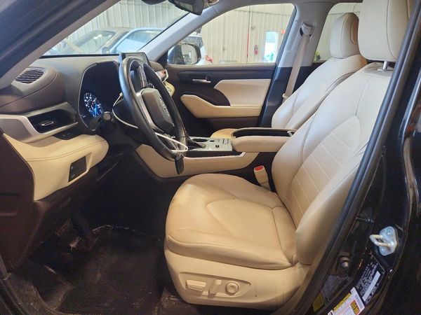 2020 TOYOTA HIGHLANDER — DENT
