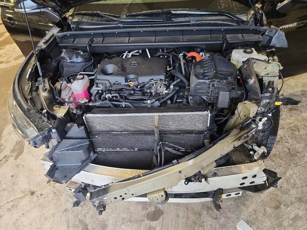 2020 TOYOTA HIGHLANDER — Engine bay