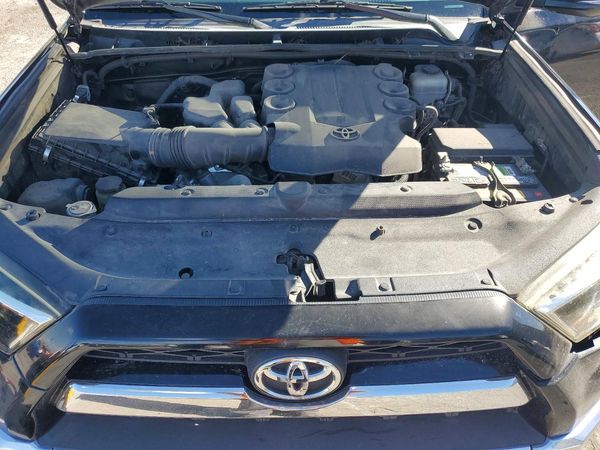 2016 TOYOTA 4RUNNER — Engine bay