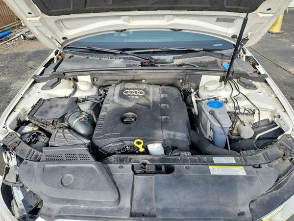 2015 AUDI A4 — Engine bay