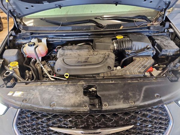 2022 CHRYSLER PACIFICA — Engine bay
