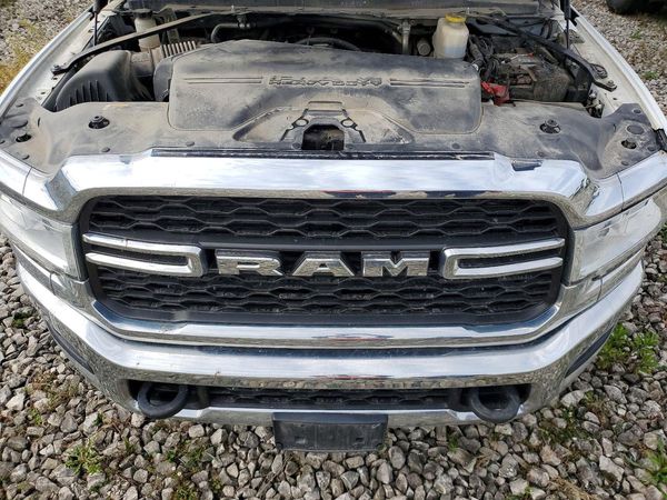2019 RAM 4500 REG CAB CHASSIS — Engine bay