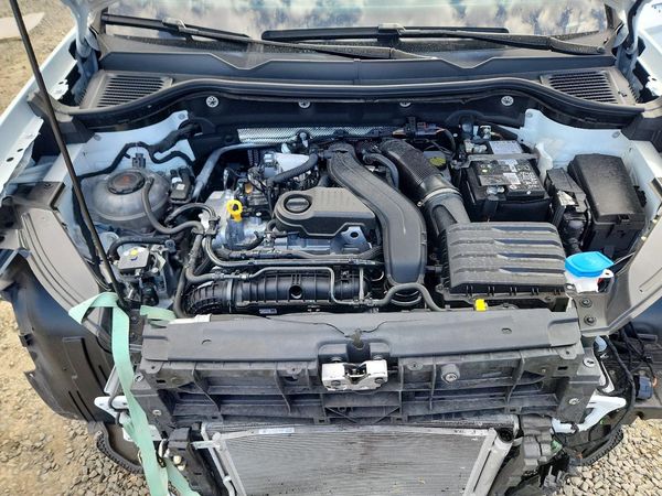 2025 VOLKSWAGEN TAOS — Engine bay