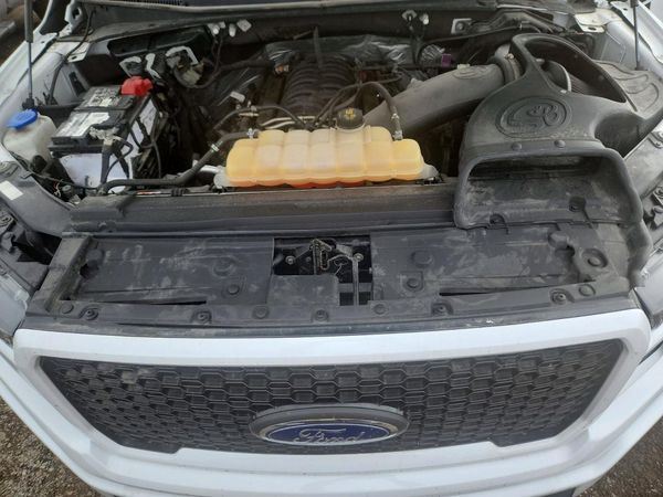 2018 FORD F150 — Engine bay
