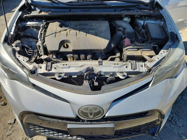 2018 TOYOTA COROLLA — Engine bay