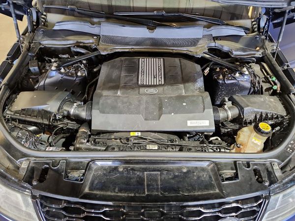 2018 LAND ROVER RANGE ROVER SPORT — Engine bay