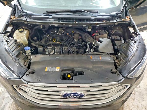 2019 FORD EDGE Titanium — Engine bay