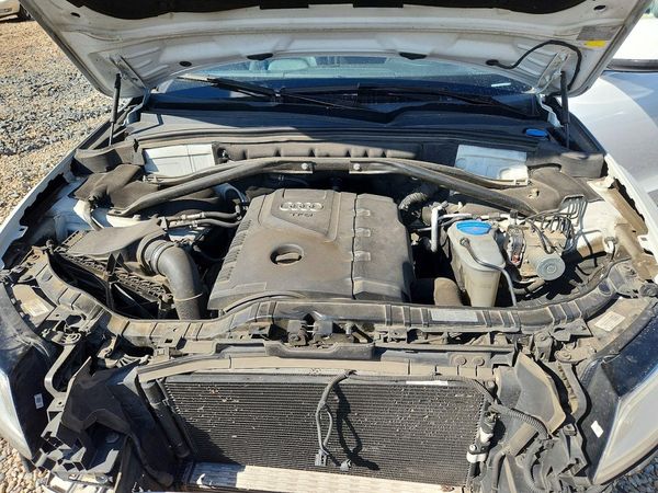2013 AUDI Q5 — Engine bay