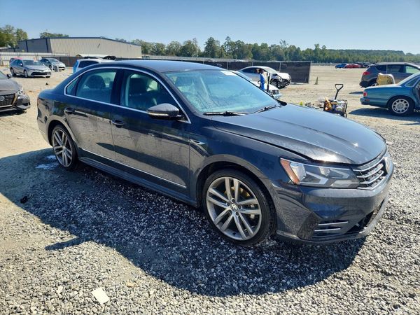 2017 VOLKSWAGEN PASSAT — Passenger 3/4