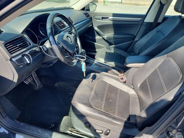 2017 VOLKSWAGEN PASSAT — DENT