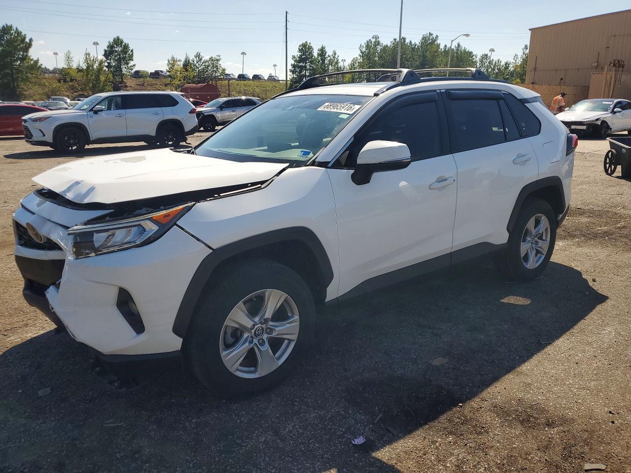 2019 TOYOTA RAV4 — Front 3/4