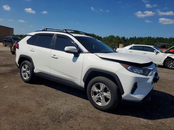 2019 TOYOTA RAV4 — Passenger 3/4