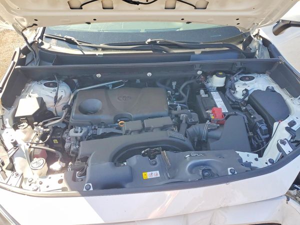 2019 TOYOTA RAV4 — Engine bay