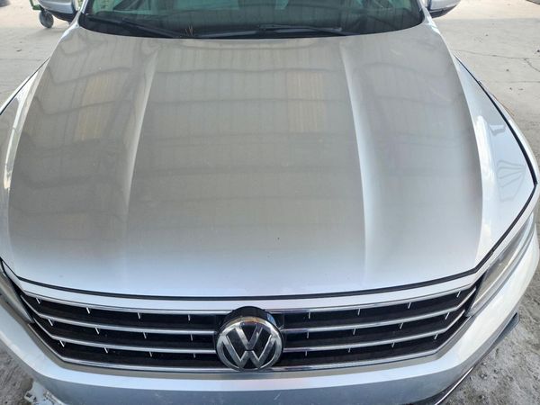 2018 VOLKSWAGEN PASSAT SE, SE w/ Technology — Engine bay