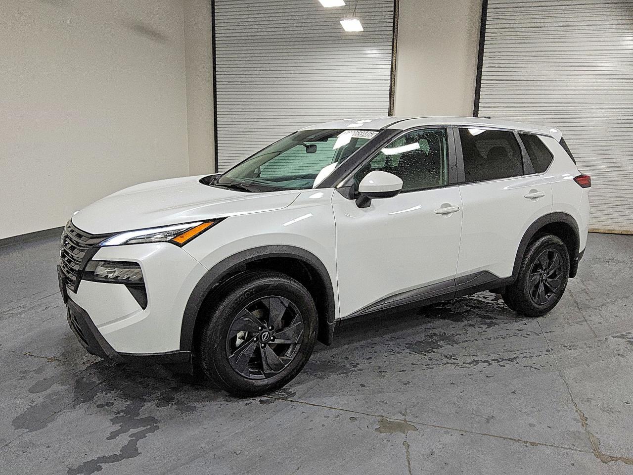 2026 NISSAN ROGUE SV — Front 3/4