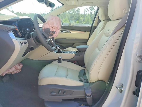 2025 CADILLAC XT5 Premium Luxury — DENT