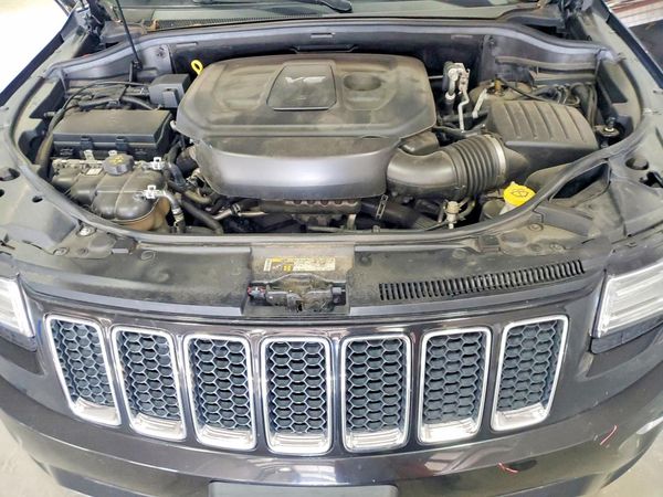 2016 JEEP GRAND CHEROKEE OVERLAND 4X4 — Engine bay