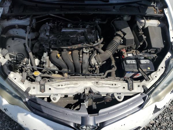2015 TOYOTA COROLLA L/LE — Engine bay