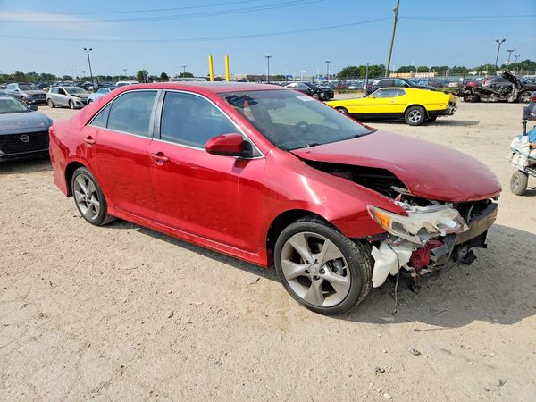 2014 TOYOTA CAMRY — Passenger 3/4