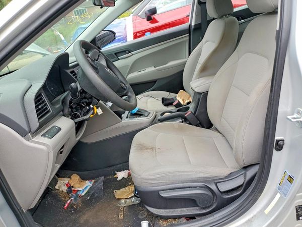 2019 HYUNDAI ELANTRA SE — DENT