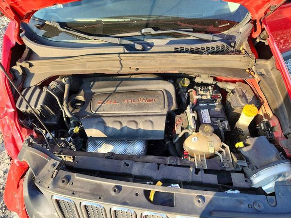 2015 JEEP RENEGADE Sport — Engine bay
