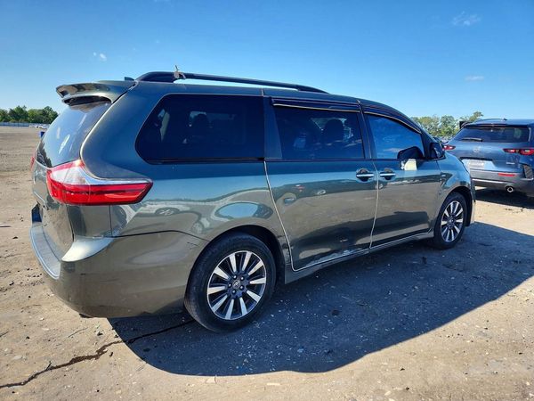 2018 TOYOTA SIENNA