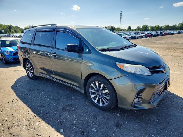2018 TOYOTA SIENNA