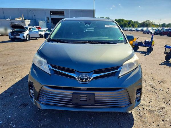 2018 TOYOTA SIENNA
