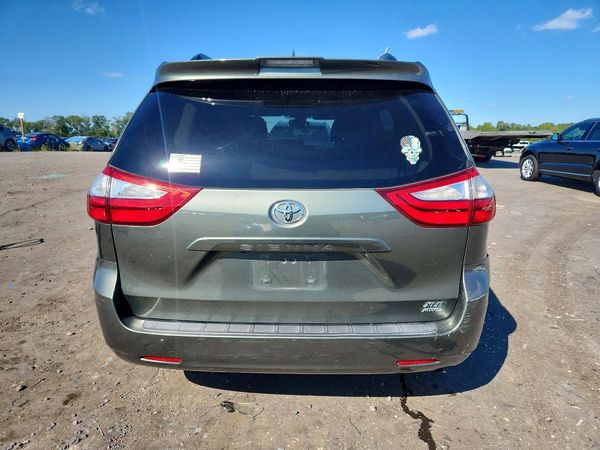 2018 TOYOTA SIENNA