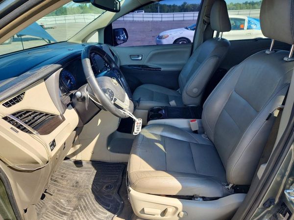 2018 TOYOTA SIENNA