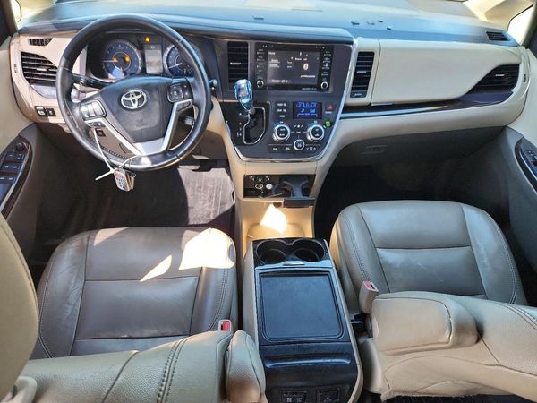 2018 TOYOTA SIENNA