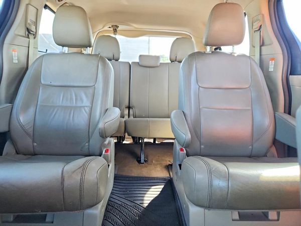 2018 TOYOTA SIENNA