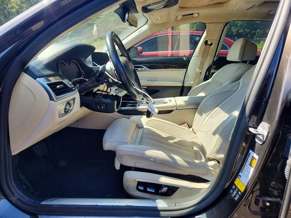 2016 BMW 7 SERIES xDrive — DENT