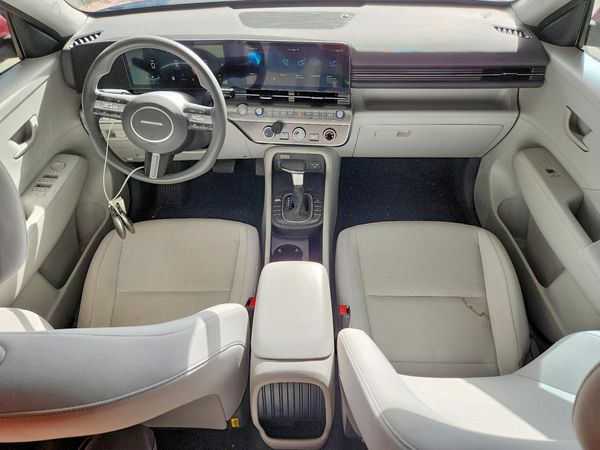 2024 HYUNDAI KONA SE