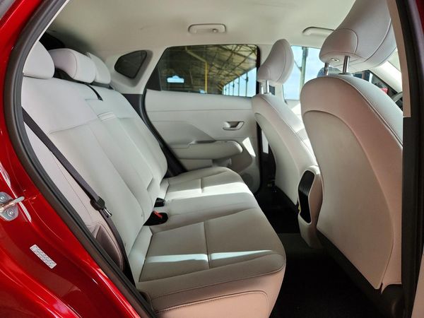 2024 HYUNDAI KONA SE