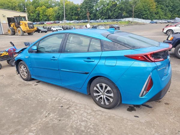 2022 TOYOTA PRIUS