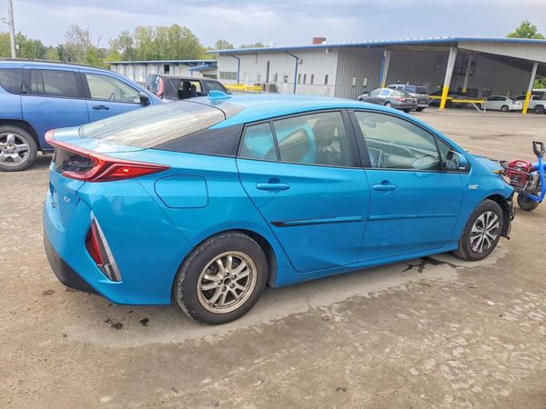 2022 TOYOTA PRIUS