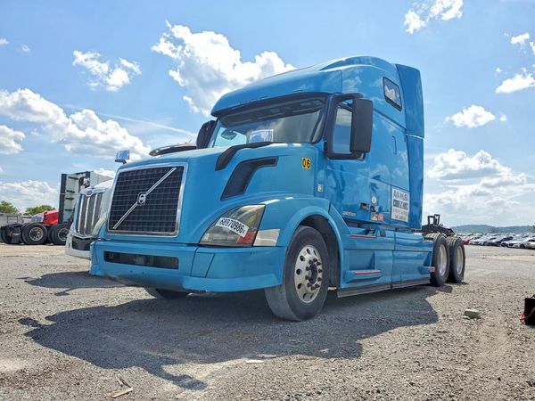 2014 VOLVO VN