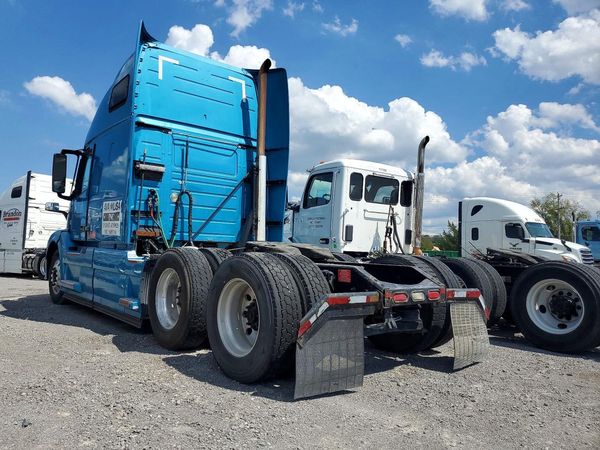 2014 VOLVO VN