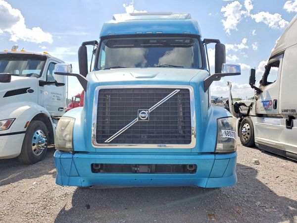 2014 VOLVO VN